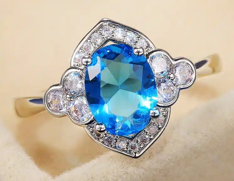 Bague Sofia or blanc 18kt Topaze london et diamants style vintage