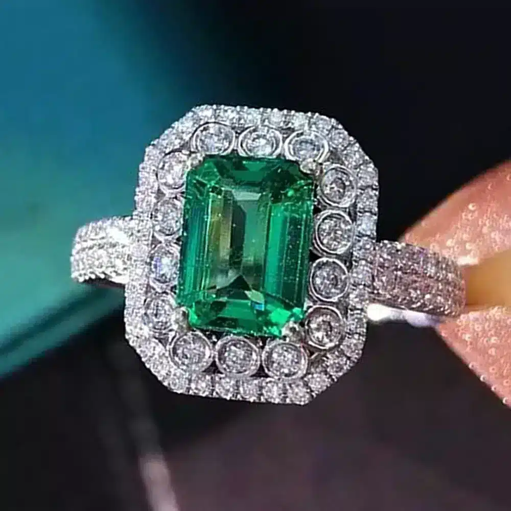 Bague Manon or blanc 18kt émeraude et diamants style vintage