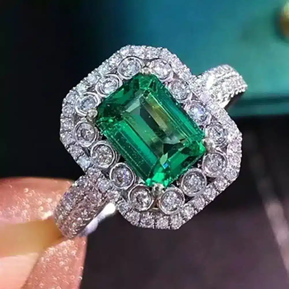 Bague Manon or blanc 18kt émeraude et diamants style vintage
